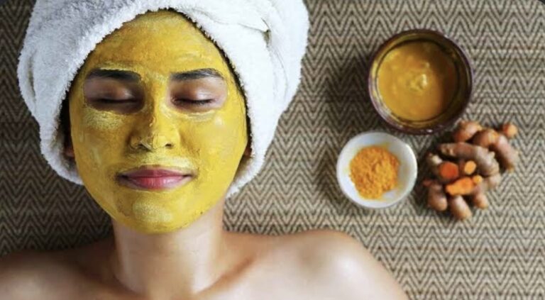 Remedios caseros de cúrcuma en polvo y maicena para mascarilla en la nariz cara